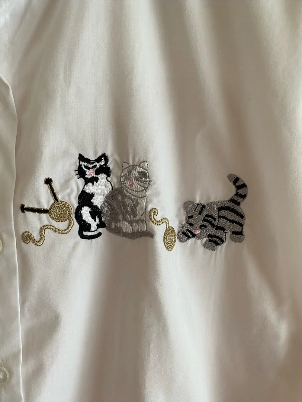 Juli Cat Embroidered Button Up Blouse Woman Medium White Long Sleeve Kitty FLAW - Picture 7 of 15